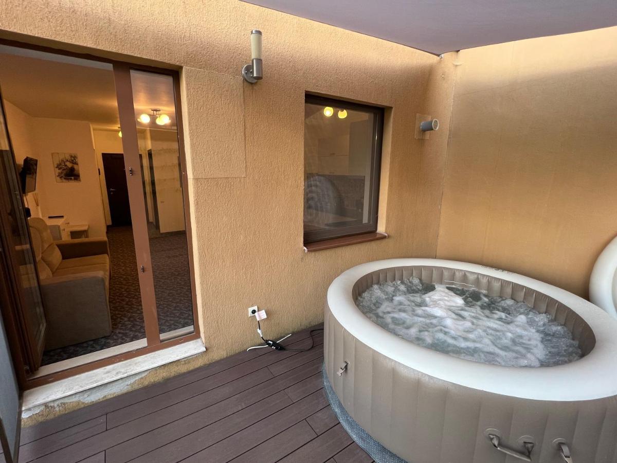 Coroni Studio With Jacuzzi Braşov Eksteriør billede